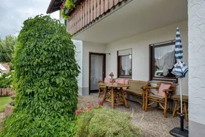 Flat with terrace | Garden view - Image 3