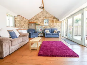 Cottage with garden & terrace - Image 3