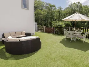 Family-friendly cottage with terrace & garden - Image 3