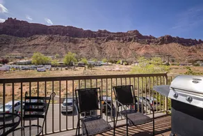 Flat with pool, hot tub & barbeque - Image 4