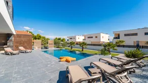 Villa with garden, terrace & private pool | Next to the beach - Image 3