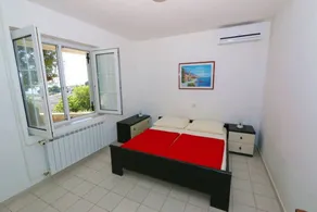 Apartment with terrace, garden & BBQ | Sea view - Image 2