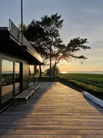 House with terrace, hot tub & garden | Water view - Image 3