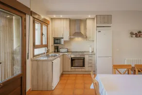 Holiday home with private pool, barbecue & garden | City view - Image 4