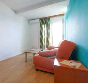 Apartment with hot tub & terrace - Image 5