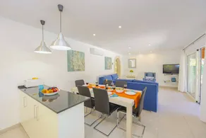 Villa with BBQ, garden & terrace - Image 2