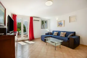 Holiday home with BBQ, garden & terrace | Garden view - Image 5