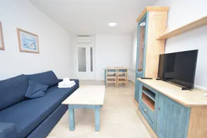Flat with garden, heated pool & terrace - Image 5