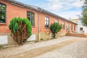 House with pool, terrace & garden - Image 2
