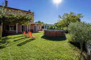 Family-oriented lovely house with barbeque, garden & private pool | Dogs allowed - Image 2