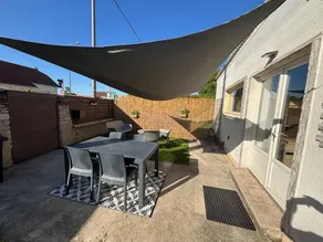Holiday home with BBQ, garden & terrace | City view - Image 5