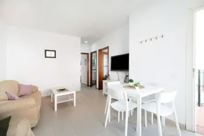 Appartamento con giardino, terrazza e piscina | Vista sul giardino - Image 3