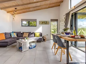 Lodge with barbecue & garden - Image 5