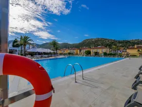 Holiday apartment with pool - Image 3