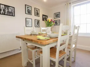 Family-oriented pleasant cottage with barbeque & garden | Beach view - Image 4