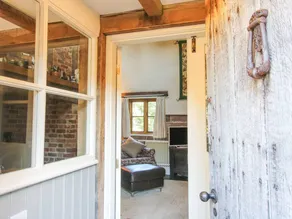 Cottage with garden - Image 5