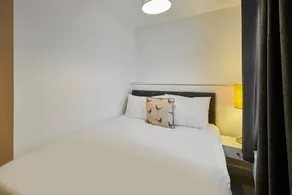 Apartment with garden - Image 4
