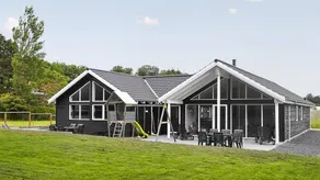 Family-friendly holiday home with sauna, terrace & jacuzzi | Pets allowed - Image 2