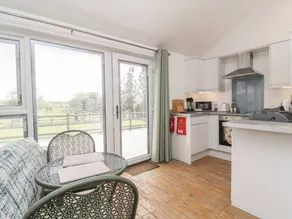 Family-oriented nice cottage with garden - Image 3