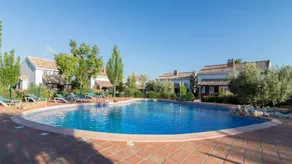Holiday home with garden, pool & BBQ | Dogs allowed - Image 2