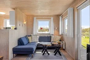 Holiday home with terrace & jacuzzi - Image 4