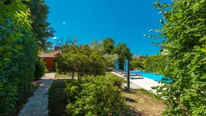 Familienorientiertes weiträumiges Ferienhaus mit privatem Pool, Garten und Terrasse - Image 3