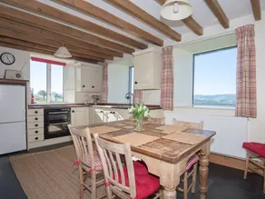 Cottage with garden & BBQ - Image 4
