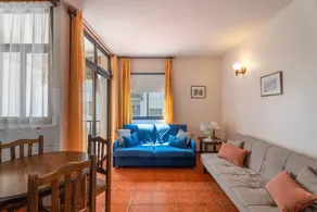 Casa con terrazza, giardino e piscina | Vista sul giardino - Image 3