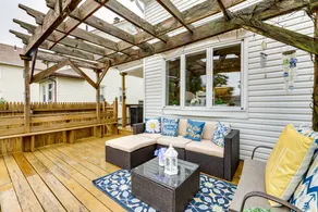 3 Mi to Dtwn: Springfield Home w/ Deck! - Image 4