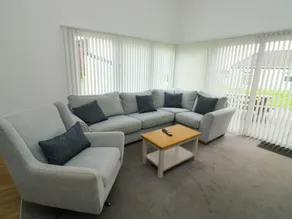 Child-friendly cottage with garden & pool - Image 4