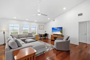 Sea Bell Home - Image 5