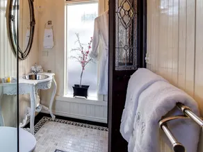 French-Inspired Couples Vacation Retreat Close to the Hot Springs in Rye, Australia - Image 3