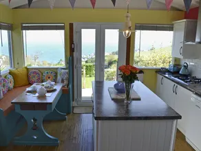 Child-friendly cottage with BBQ & garden | Beach view | Next to the beach | Pet-friendly - Image 4