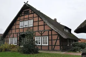 House with garden - Image 2