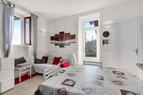 House with garden | Garden view - Image 2