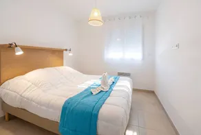 Flat with heated pool & BBQ | Pool view | Next to the beach - Image 4