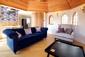 Elegant Treehouse Hideaway with Hot Tub and Pizza Oven near the South Coast, Hampshire - Image 4