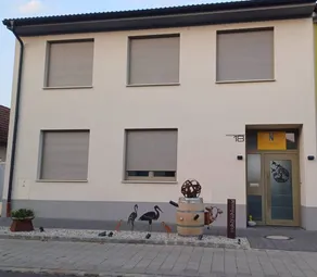 Appartement de vacances adapté aux familles avec piscine, jardin et terrasse - Image 2