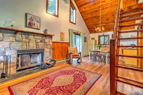 Traditional Wooden Cabin Rental in the Poconos, Pennsylvania - Image 3