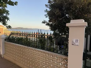 Villa avec barbecue, terrasse et jardin | Vue panoramique - Image 3
