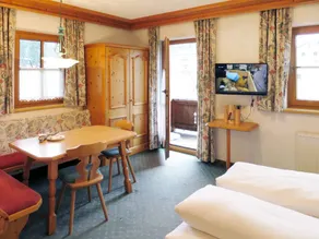 Holiday apartment with garden & terrace - Image 4
