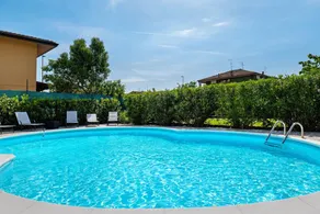 Lodge mit Garten, Pool und Terrasse | Gartenblick - Image 2
