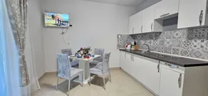 Flat with terrace | Garden view - Image 4
