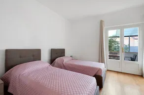 Holiday home with garden, hot tub & terrace | Pet-friendly - Image 3