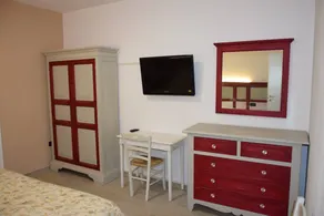Apartment with garden & terrace | Garden view | Perfect for remote work - Image 3