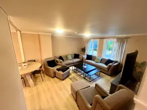 Child-friendly lovely flat with garden | Garden view - Image 3