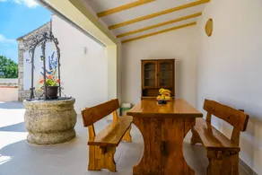 Villa with BBQ, terrace & pool - Image 3