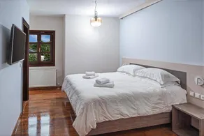 House with garden | Mountain view - Image 3