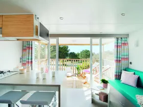 Mobile home with pool - Image 5