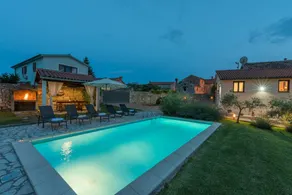 Fully equipped villa with private pool, terrace & barbeque | Dogs allowed - Image 2